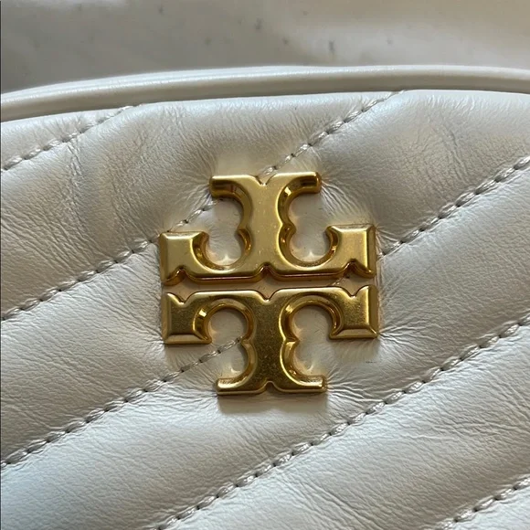 Tory Burch White Quilted Crossbody Bag - Picture 2 of 8
